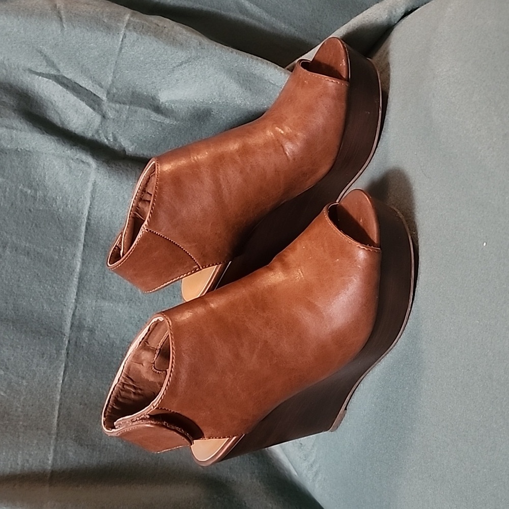 SODA Brown wedge heels.